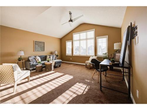 5 Hammacher Street, Baden, ON - Indoor Photo Showing Living Room