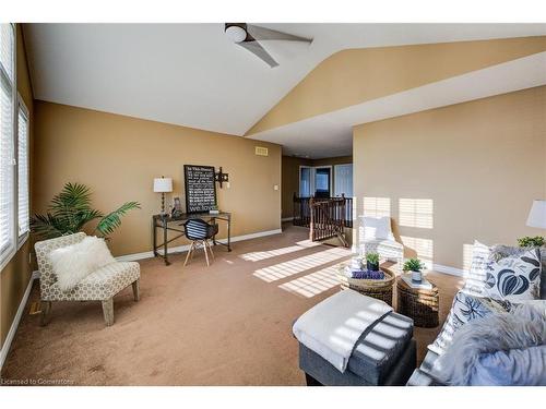 5 Hammacher Street, Baden, ON - Indoor Photo Showing Living Room