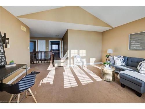 5 Hammacher Street, Baden, ON - Indoor Photo Showing Living Room