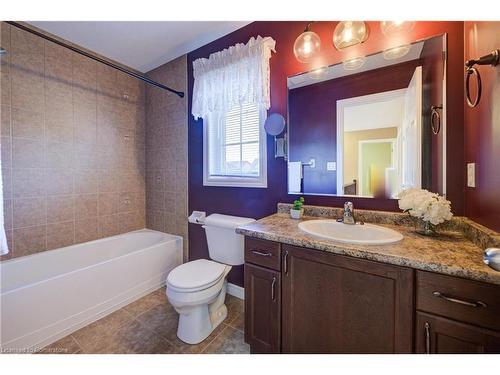 5 Hammacher Street, Baden, ON - Indoor Photo Showing Bathroom