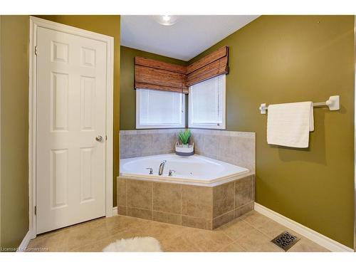 5 Hammacher Street, Baden, ON - Indoor Photo Showing Bathroom