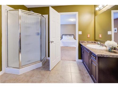 5 Hammacher Street, Baden, ON - Indoor Photo Showing Bathroom