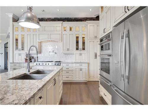 4663 Wellington 35 Road, Puslinch, ON - Indoor Photo Showing Kitchen With Double Sink With Upgraded Kitchen