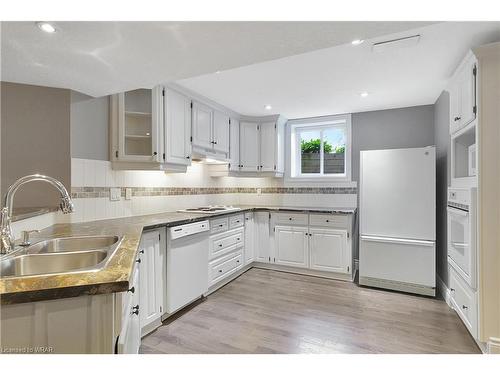 4663 Wellington 35 Road, Puslinch, ON - Indoor Photo Showing Kitchen With Double Sink