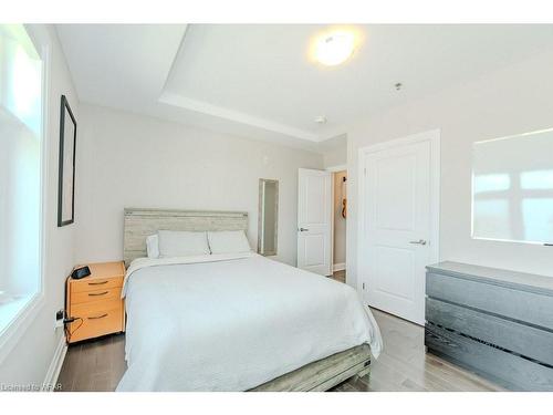 307-249 Grey Silo Road, Waterloo, ON - Indoor Photo Showing Bedroom