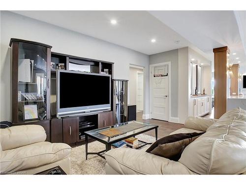 4961 Wellington 29 Road, Guelph, ON - Indoor Photo Showing Living Room