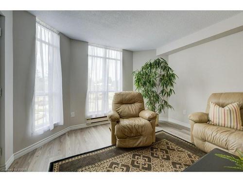 202-1414 King Street E, Kitchener, ON - Indoor Photo Showing Living Room