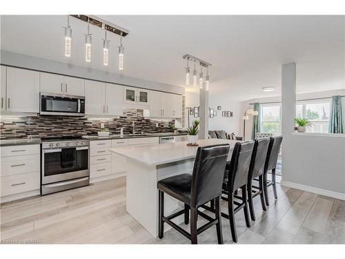 201 Brandenburg Court, Waterloo, ON - Indoor Photo Showing Kitchen With Upgraded Kitchen