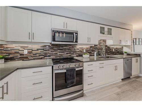 201 Brandenburg Court, Waterloo, ON - Indoor Photo Showing Kitchen With Upgraded Kitchen