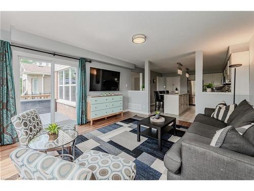 201 Brandenburg Court, Waterloo, ON - Indoor Photo Showing Living Room