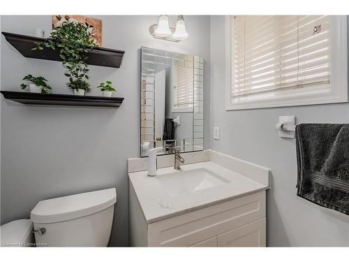 201 Brandenburg Court, Waterloo, ON - Indoor Photo Showing Bathroom