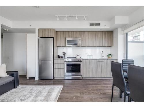 1108-30 Samuel Wood Way, Toronto, ON - Indoor Photo Showing Kitchen