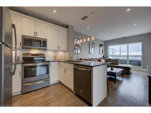 601-1 Victoria Street S, Kitchener, ON - Indoor Photo Showing Kitchen