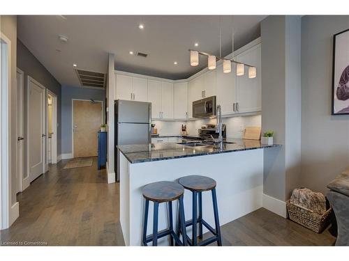 601-1 Victoria Street S, Kitchener, ON - Indoor Photo Showing Kitchen With Upgraded Kitchen