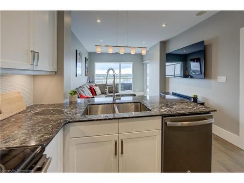 601-1 Victoria Street S, Kitchener, ON - Indoor Photo Showing Kitchen With Double Sink With Upgraded Kitchen