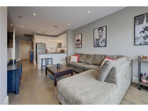 601-1 Victoria Street S, Kitchener, ON - Indoor Photo Showing Living Room