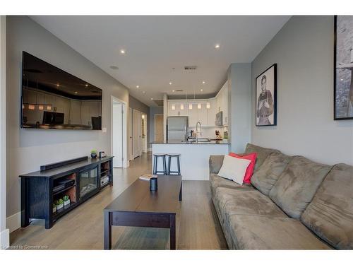 601-1 Victoria Street S, Kitchener, ON - Indoor Photo Showing Living Room