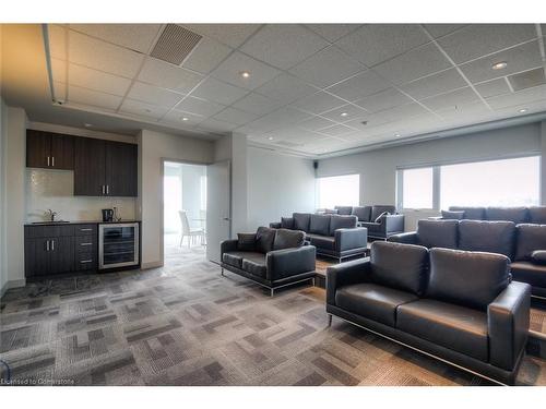 601-1 Victoria Street S, Kitchener, ON - Indoor Photo Showing Living Room