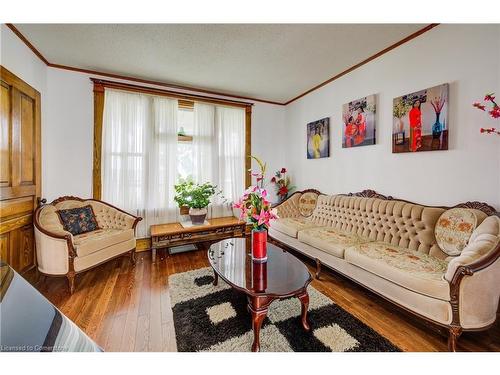 44 Walter Street, Kitchener, ON - Indoor Photo Showing Living Room