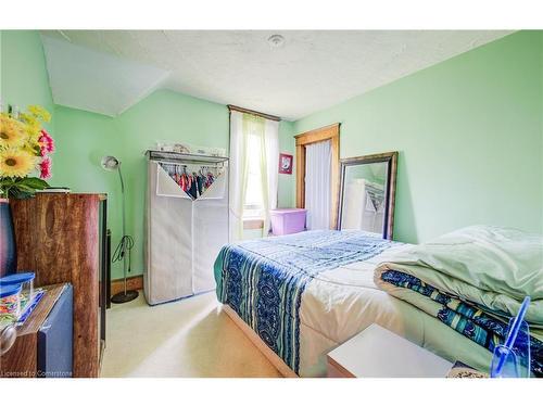 44 Walter Street, Kitchener, ON - Indoor Photo Showing Bedroom