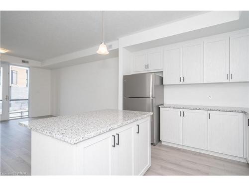 08-142 Foamflower Place, Waterloo, ON - Indoor Photo Showing Kitchen