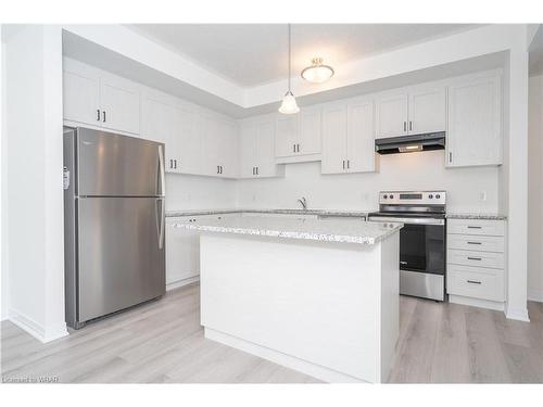 08-142 Foamflower Place, Waterloo, ON - Indoor Photo Showing Kitchen With Stainless Steel Kitchen