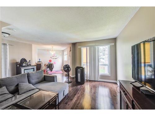 36-60 Elmsdale Drive, Kitchener, ON - Indoor Photo Showing Living Room