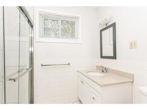 464 Hazel Street, Waterloo, ON - Indoor Photo Showing Bathroom