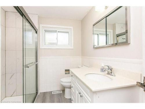 464 Hazel Street, Waterloo, ON - Indoor Photo Showing Bathroom