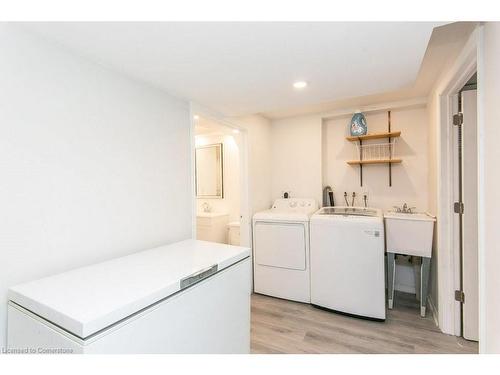 464 Hazel Street, Waterloo, ON - Indoor Photo Showing Laundry Room