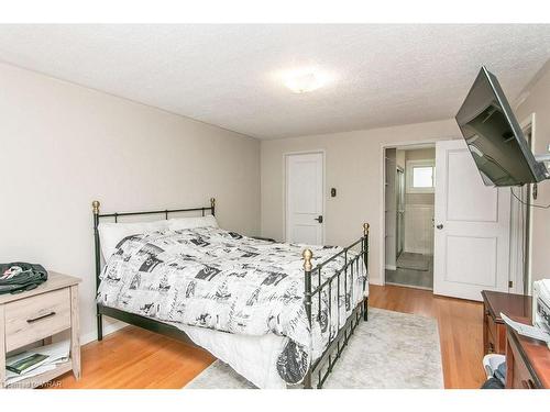 464 Hazel Street, Waterloo, ON - Indoor Photo Showing Bedroom