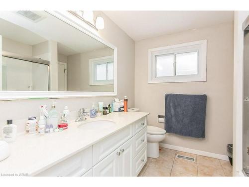 464 Hazel Street, Waterloo, ON - Indoor Photo Showing Bathroom