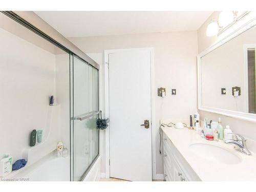 464 Hazel Street, Waterloo, ON - Indoor Photo Showing Bathroom