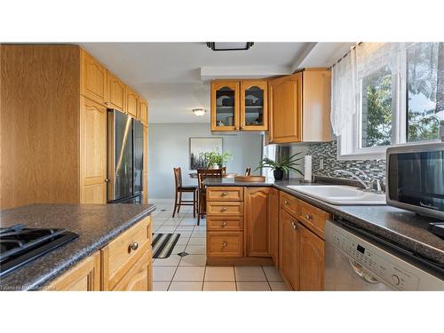 2 Santa Maria Drive, Cambridge, ON - Indoor Photo Showing Kitchen