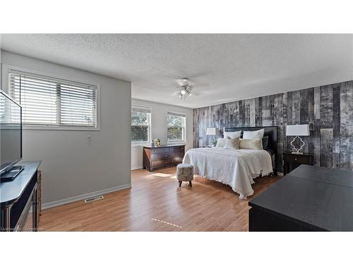 2 Santa Maria Drive, Cambridge, ON - Indoor Photo Showing Bedroom