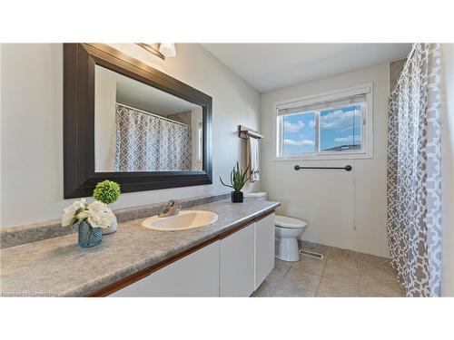 2 Santa Maria Drive, Cambridge, ON - Indoor Photo Showing Bathroom