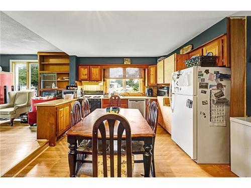 56 Victoria Avenue E, Crediton, ON - Indoor Photo Showing Dining Room