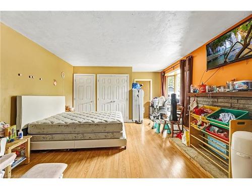 56 Victoria Avenue E, Crediton, ON - Indoor Photo Showing Bedroom