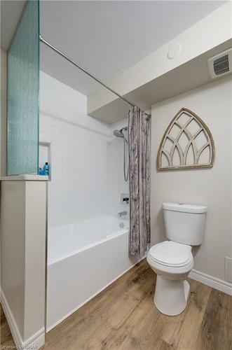 204-20 Berkley Road, Cambridge, ON - Indoor Photo Showing Bathroom