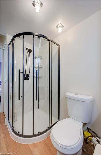 204-20 Berkley Road, Cambridge, ON - Indoor Photo Showing Bathroom