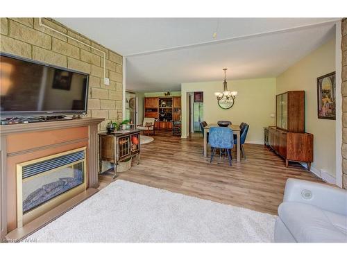 204-20 Berkley Road, Cambridge, ON - Indoor Photo Showing Living Room With Fireplace