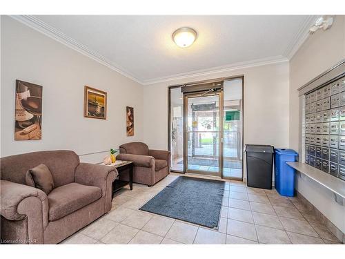 410-29 West Avenue, Kitchener, ON - Indoor Photo Showing Living Room