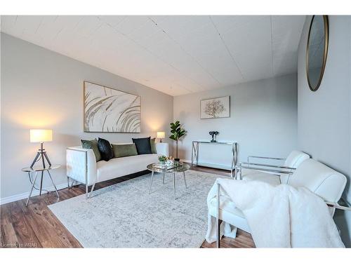 410-29 West Avenue, Kitchener, ON - Indoor Photo Showing Living Room