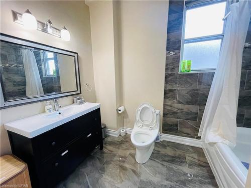 257 Cannon Street E, Hamilton, ON - Indoor Photo Showing Bathroom