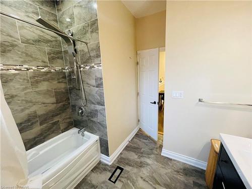 257 Cannon Street E, Hamilton, ON - Indoor Photo Showing Bathroom