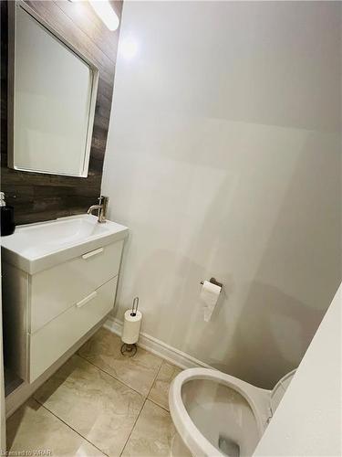 257 Cannon Street E, Hamilton, ON - Indoor Photo Showing Bathroom