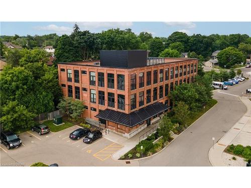 305-24 Cedar Street, Cambridge, ON - Outdoor