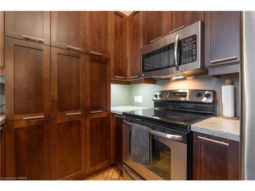 305-24 Cedar Street, Cambridge, ON - Indoor Photo Showing Kitchen