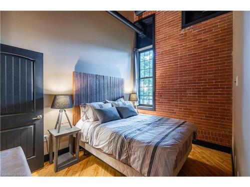 305-24 Cedar Street, Cambridge, ON - Indoor Photo Showing Bedroom