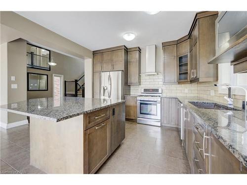 593 Pinery Trail, Waterloo, ON - Indoor Photo Showing Kitchen With Upgraded Kitchen